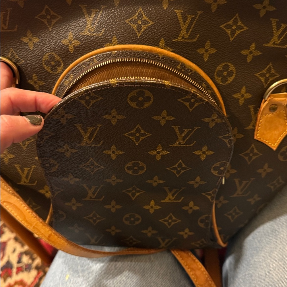 Louis Vuitton Arch-Shaped Monogram Brown Shoulder Bag - Picture 6 of 8